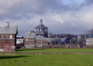 Het huidige binnenbassin met zicht op de watertoren