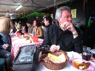 Aad in restaurant markt Santo da Serra